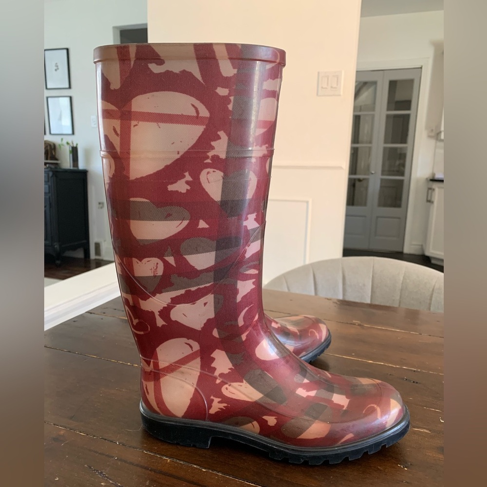 Burberry heart rubber boots. Size 37